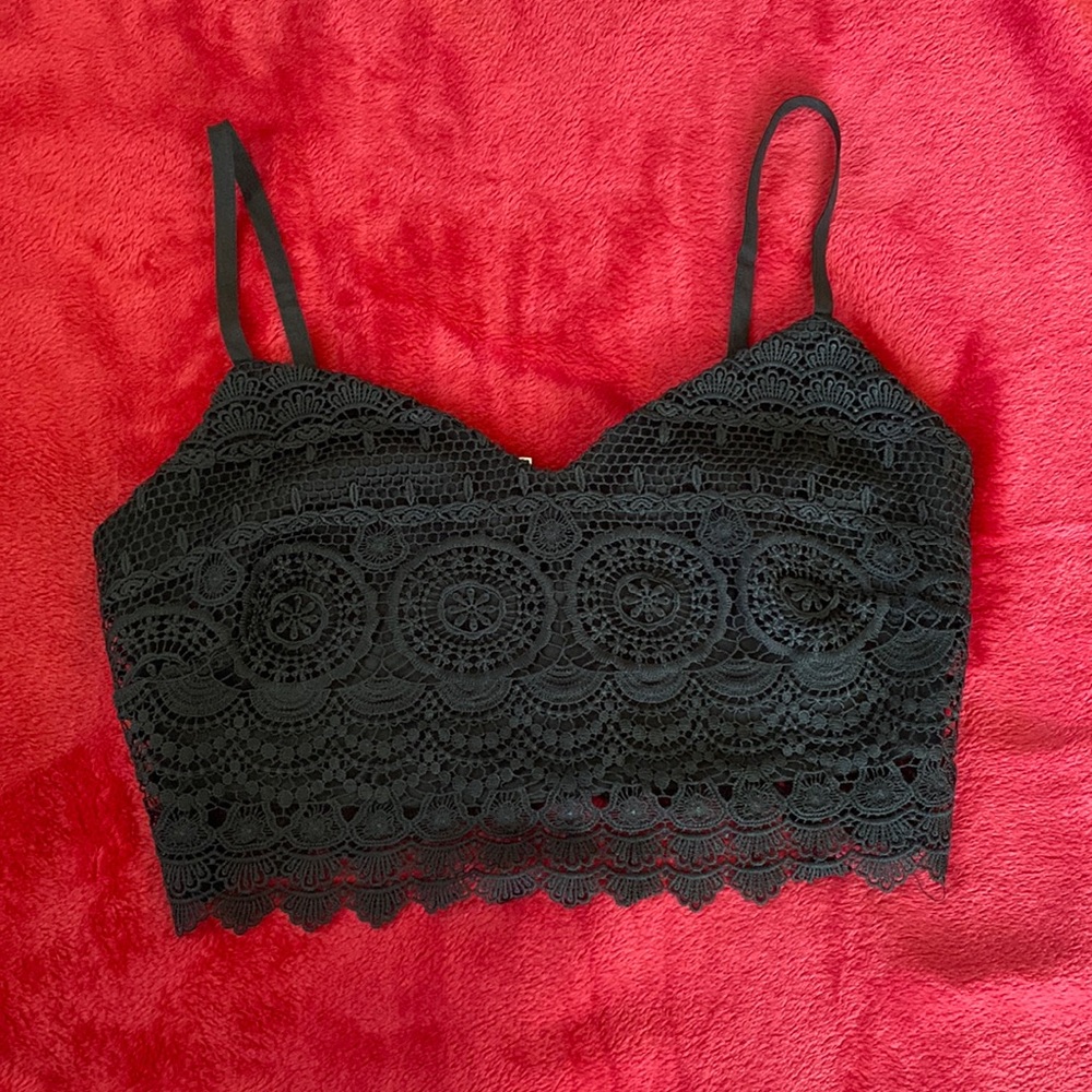 Bebe top in perfect condition. Only worn twice. Super cute with high rise jeans